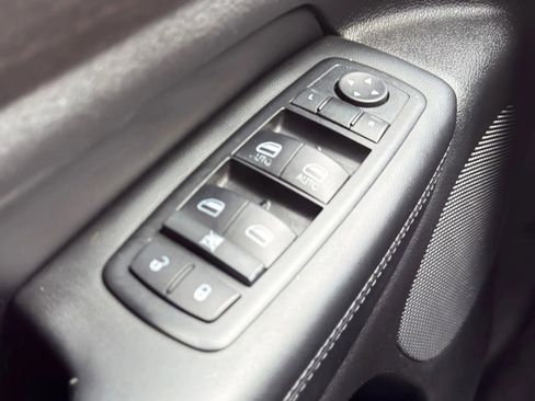 Used 2014 Jeep Grand Cherokee Laredo w/ 18" Wheel & 8.4" Radio Group image 23