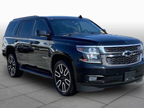 Used 2017 Chevrolet Tahoe LT w/ Luxury Package RWD image 3