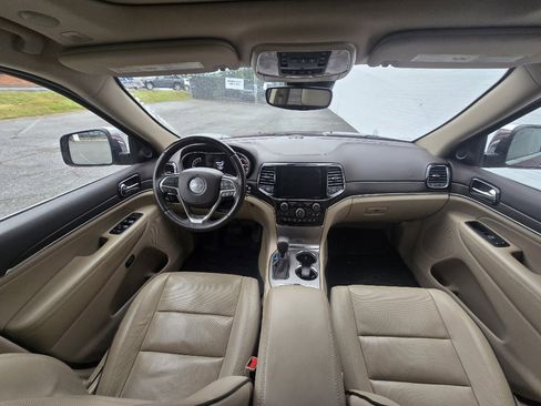Used 2019 Jeep Grand Cherokee Overland AWD/4WD image 5