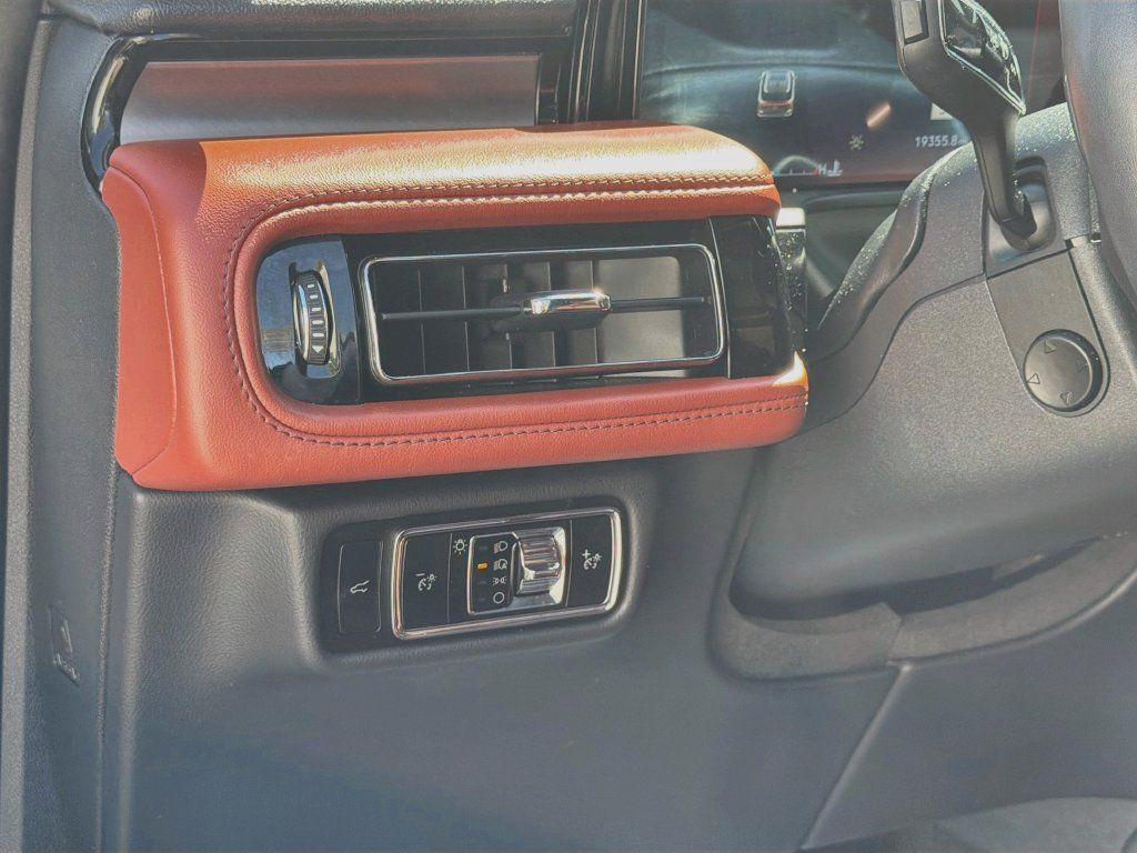 Used 2025 Lincoln Aviator Reserve w/ Luxury Package RWD image 10
