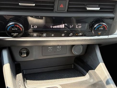 Certified 2025 Nissan Rogue SV AWD/4WD image 22
