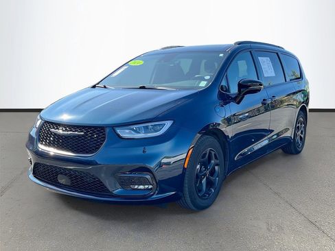 Certified 2024 Chrysler Pacifica Premium image 3