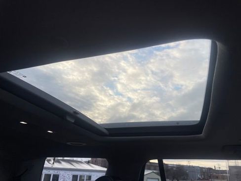 Used 2023 GMC Acadia SLT w/ Trailering Package image 42