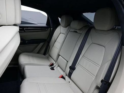 Used 2022 Porsche Cayenne GTS AWD/4WD image 14