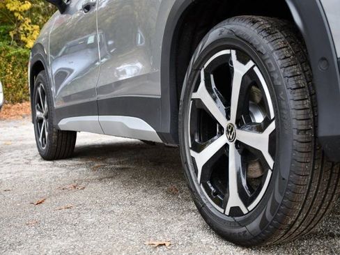 New 2026 Volkswagen Tiguan SE FWD image 9