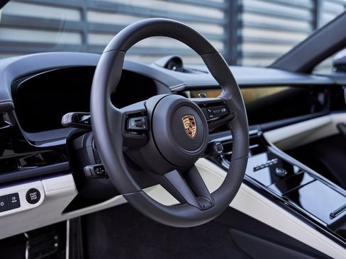 Used 2025 Porsche Panamera 4 w/ Premium Package image 42