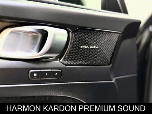 Used 2019 Volvo XC40 T5 Inscription image 14