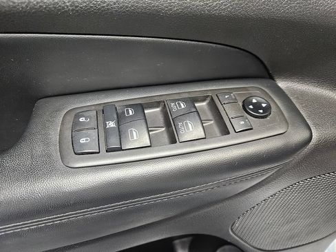 Used 2021 Jeep Grand Cherokee Altitude AWD/4WD image 10