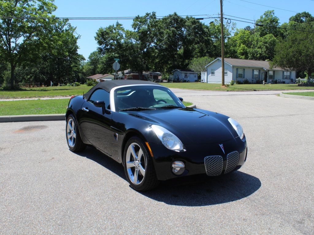 Used 2009 Pontiac Solstice Convertible w/ Preferred Package RWD image 3