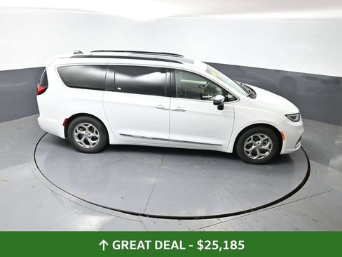 Used 2023 Chrysler Pacifica Limited FWD image 46