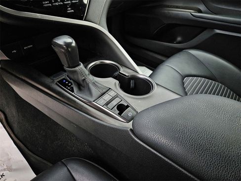 Used 2022 Toyota Camry SE image 14