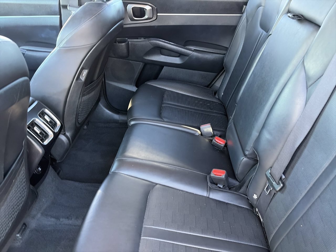 Used 2024 Kia Sorento S FWD image 16