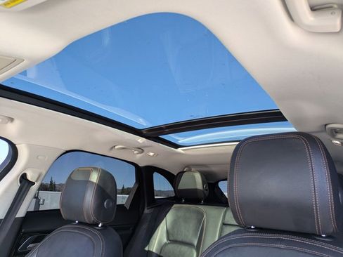 Used 2017 Jaguar F-PACE Prestige image 17