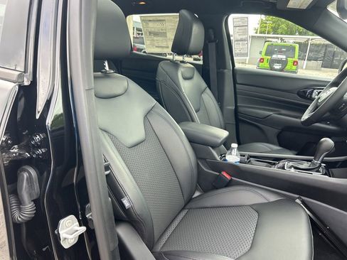 New 2025 Jeep Compass Latitude w/ Sun & Sound Group image 21