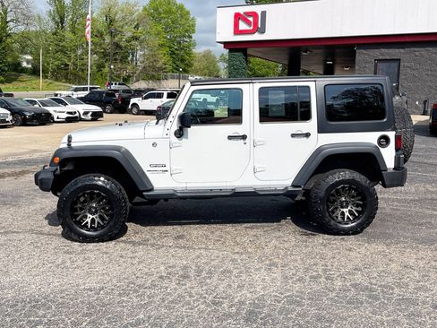 Used 2018 Jeep Wrangler Unlimited Sport S image 3
