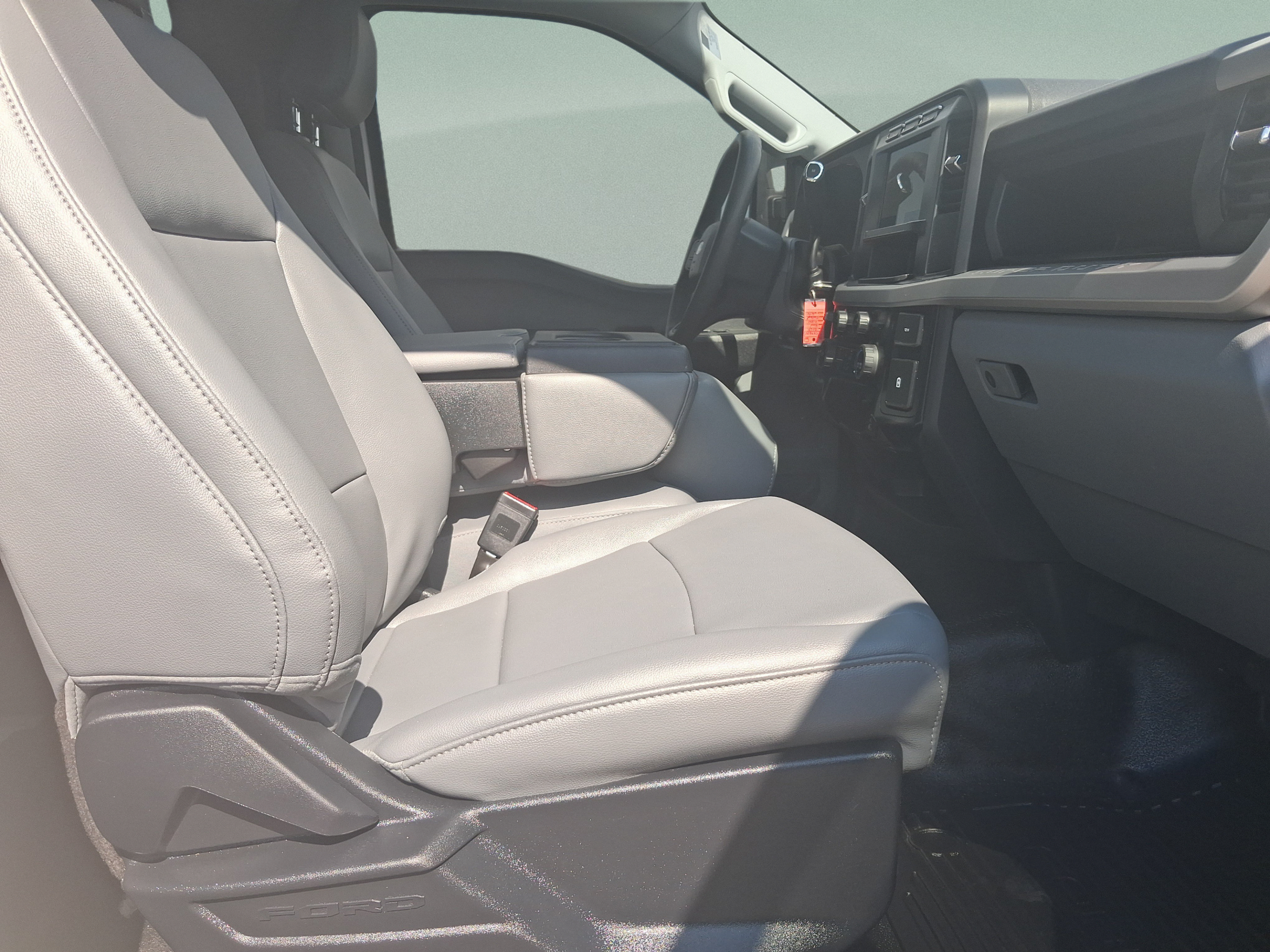 Used 2023 Ford F550 4x4 Regular Cab Super Duty image 30