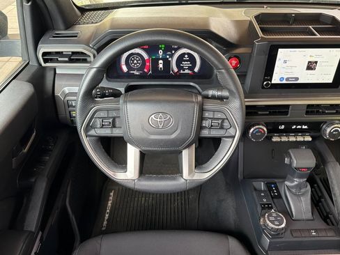 Used 2025 Toyota Tacoma TRD Off-Road AWD/4WD image 19