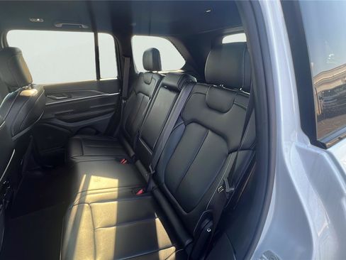 Certified 2024 Jeep Grand Cherokee Limited AWD/4WD image 12