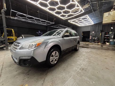 Used 2013 Subaru Outback 2.5i image 9
