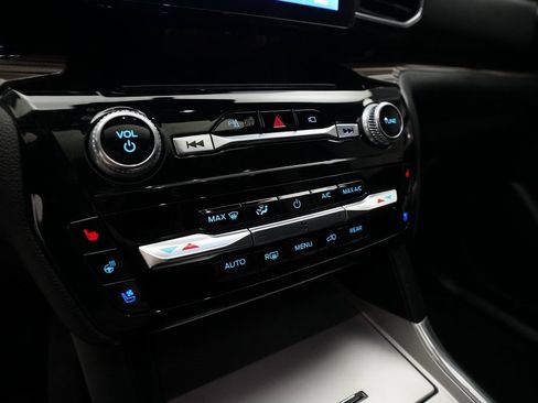 Used 2022 Ford Explorer Limited image 22