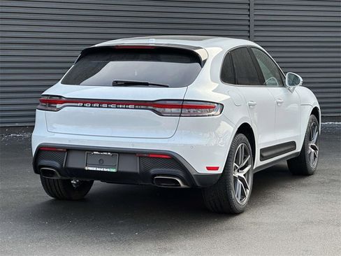Certified 2025 Porsche Macan image 5