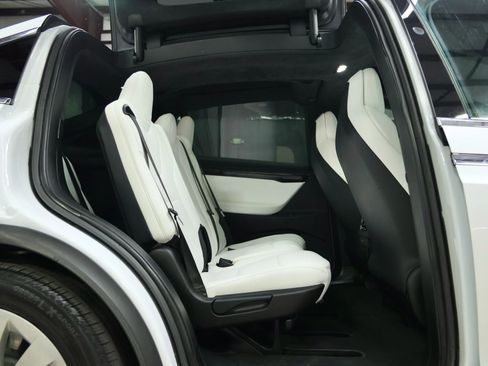Used 2019 Tesla Model X 100D image 39
