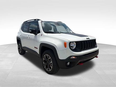 Used 2023 Jeep Renegade Trailhawk AWD/4WD image 3