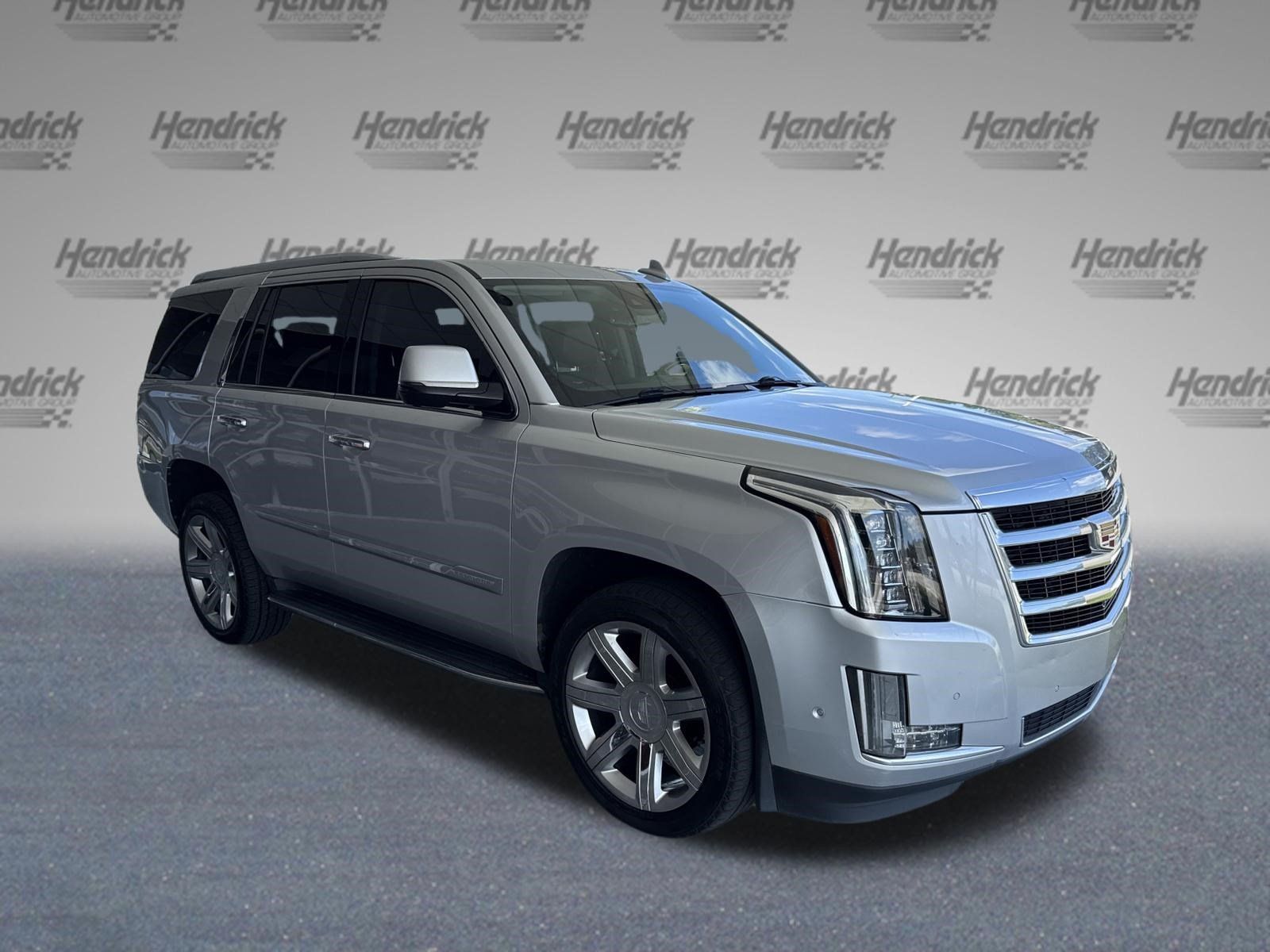 Used 2020 Cadillac Escalade Luxury AWD/4WD image 2