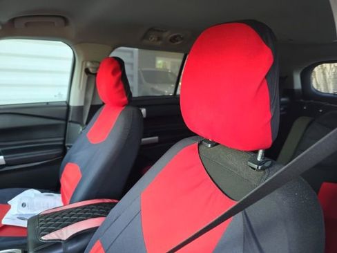 Used 2022 Ford Explorer XLT image 8