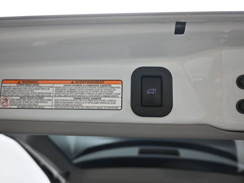 Used 2016 Toyota Sienna SE Premium w/ Protection Package FWD image 62