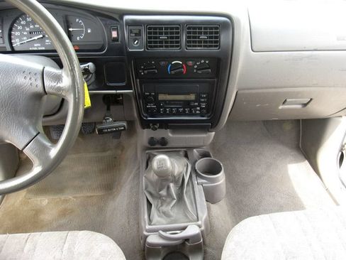 Used 2002 Toyota Tacoma 2WD Regular Cab image 21