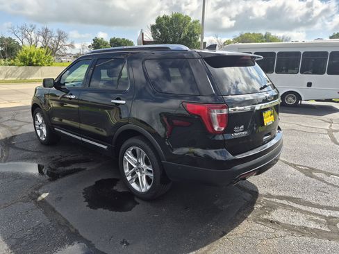 Used 2017 Ford Explorer Limited w/ Equipment Group 301A AWD/4WD image 6