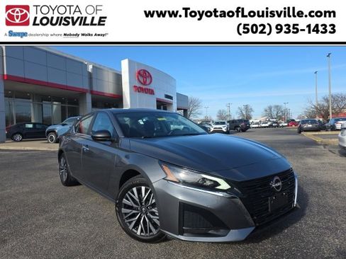 Used 2024 Nissan Altima 2.5 SV image 1