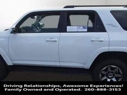 Used 2024 Toyota 4Runner TRD Off-Road Premium AWD/4WD image 9