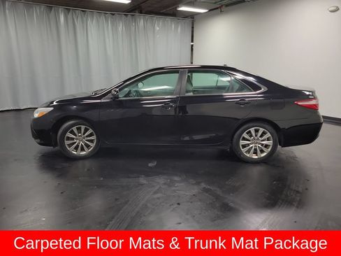 Used 2017 Toyota Camry XLE w/ Moonroof Package FWD image 5