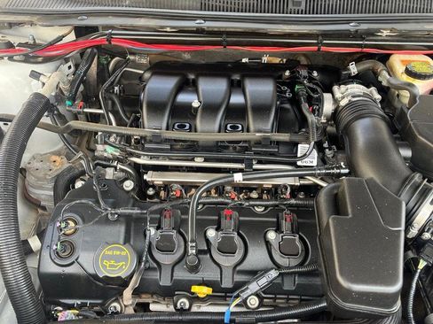 Used 2014 Ford Taurus SE image 13