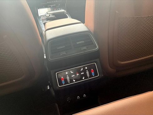 Used 2022 Audi e-tron Premium Plus w/ Premium Plus Package image 32