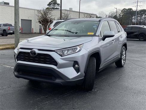 Certified 2019 Toyota RAV4 XLE Premium image 5