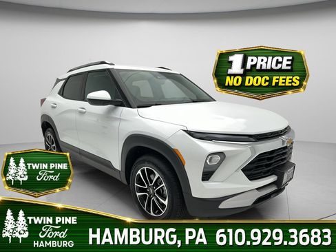 Used 2025 Chevrolet TrailBlazer LT w/ Driver Confidence Package AWD/4WD image 1