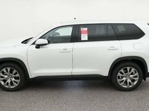 New 2026 Toyota Grand Highlander Limited image 3