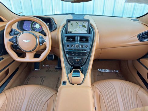 Used 2022 Aston Martin DB11 Coupe image 15