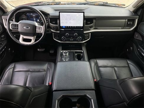 Used 2022 Ford Expedition XLT image 11