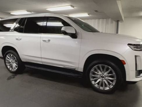 Used 2023 Cadillac Escalade Premium Luxury AWD/4WD image 2