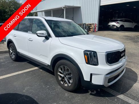 Certified 2025 Kia Telluride LX FWD image 3