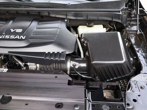 Used 2018 Nissan Titan SV w/ SV Convenience Package image 40