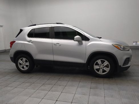 Used 2017 Chevrolet Trax LT w/ LT Convenience Package FWD image 11