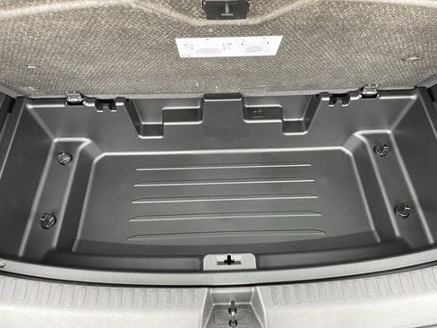 Used 2025 GMC Acadia AT4 w/ Luxury Package image 37