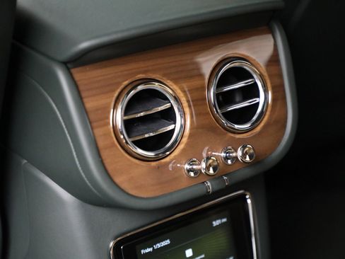 New 2025 Bentley Bentayga image 23