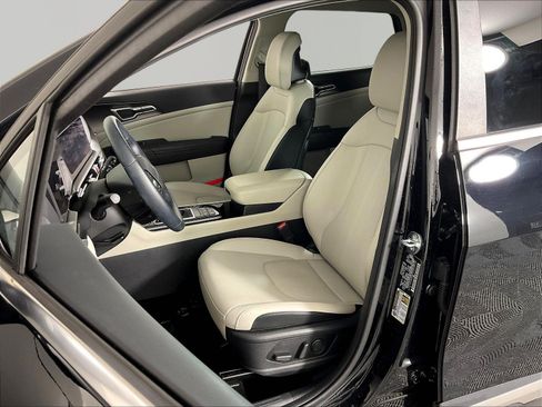 Used 2026 Kia Sportage EX FWD image 21