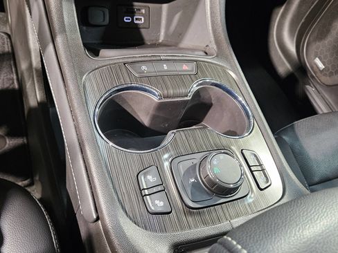 Used 2023 GMC Acadia SLT FWD image 32